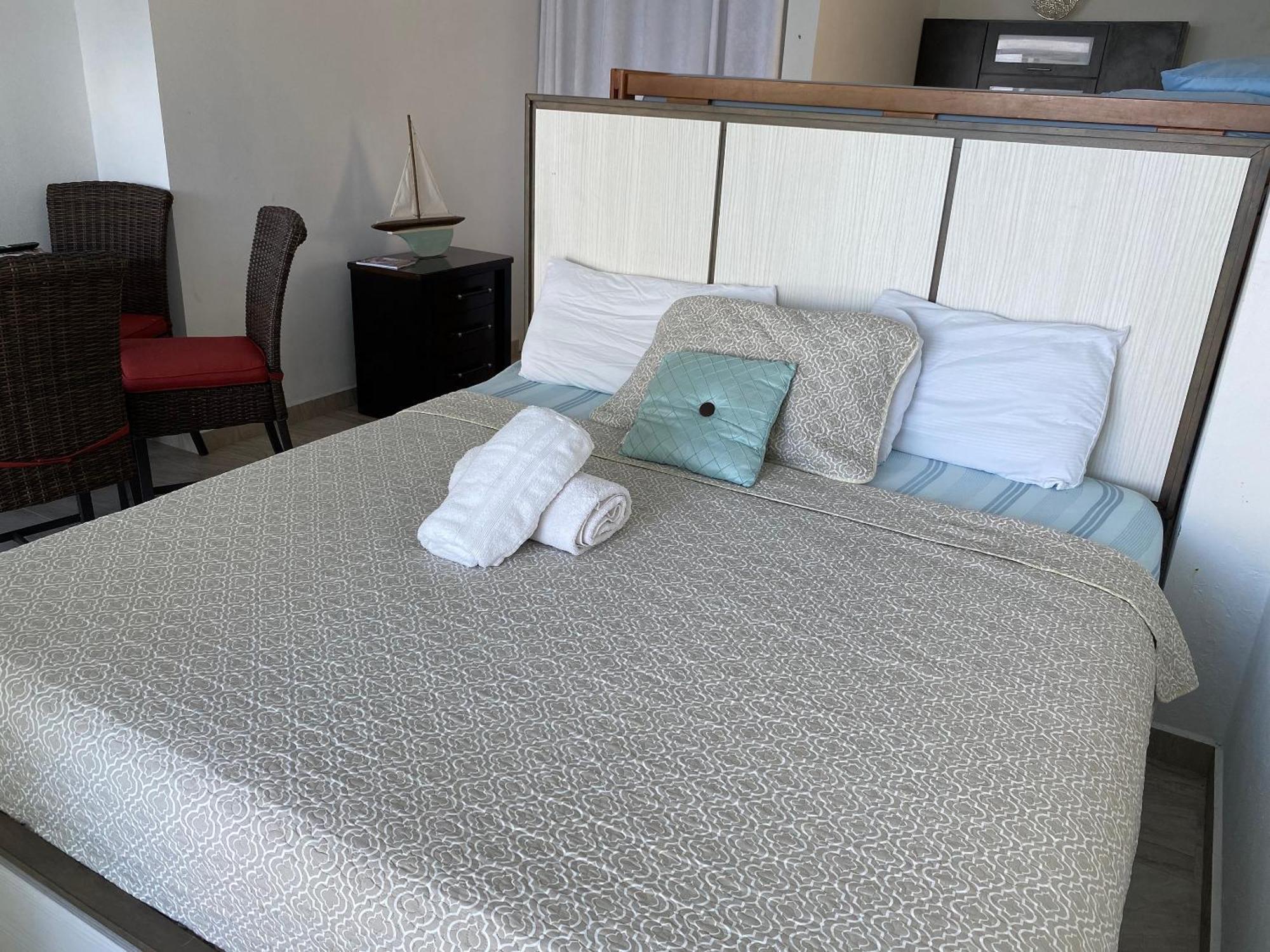 Ventana Al Atlantico At Arecibo 681 Ocean Drive Apartment Islote Room photo
